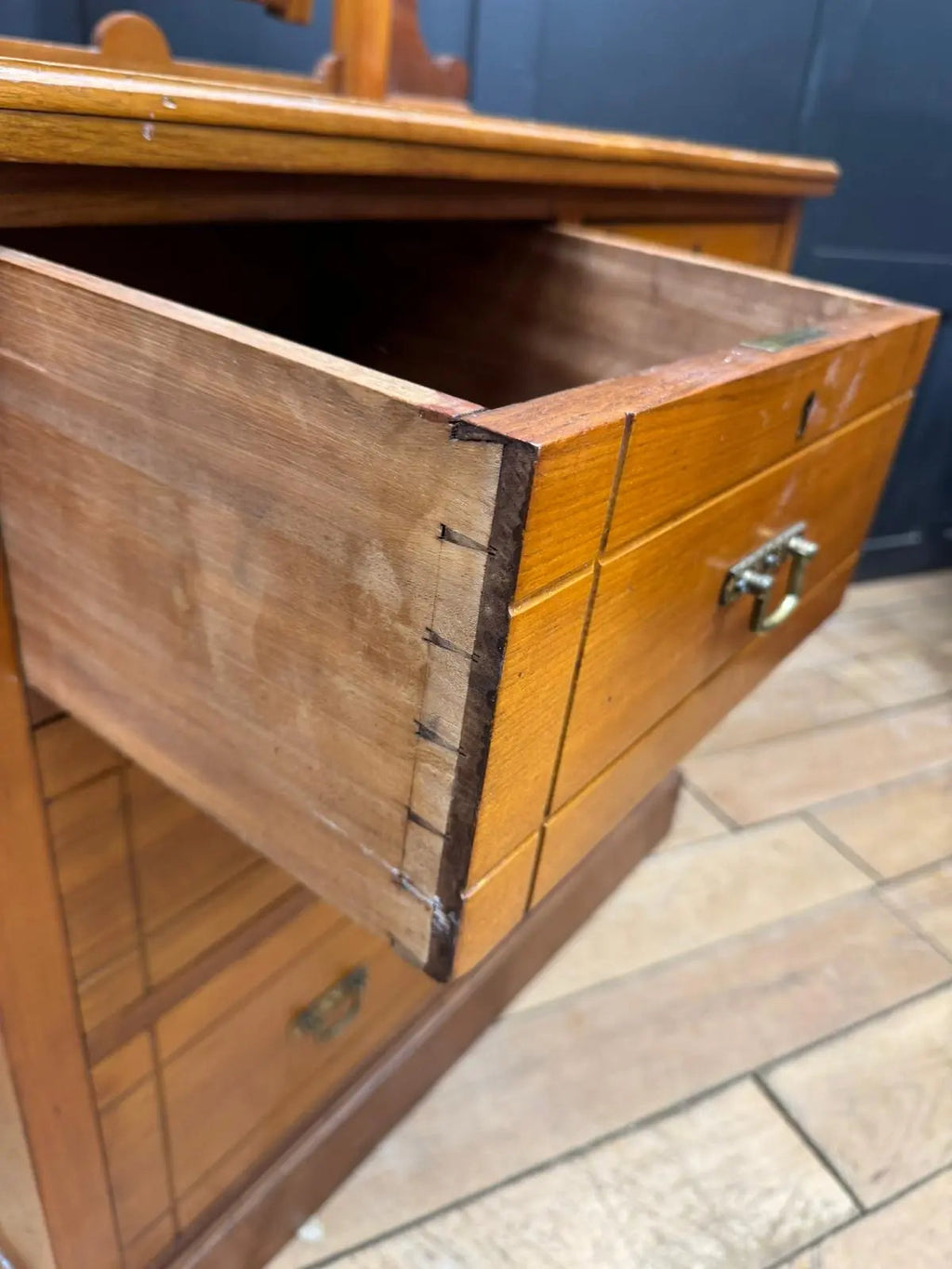 Antique Walnut Chest of Drawers by Maple & Co \ Edwardian Dressing Table