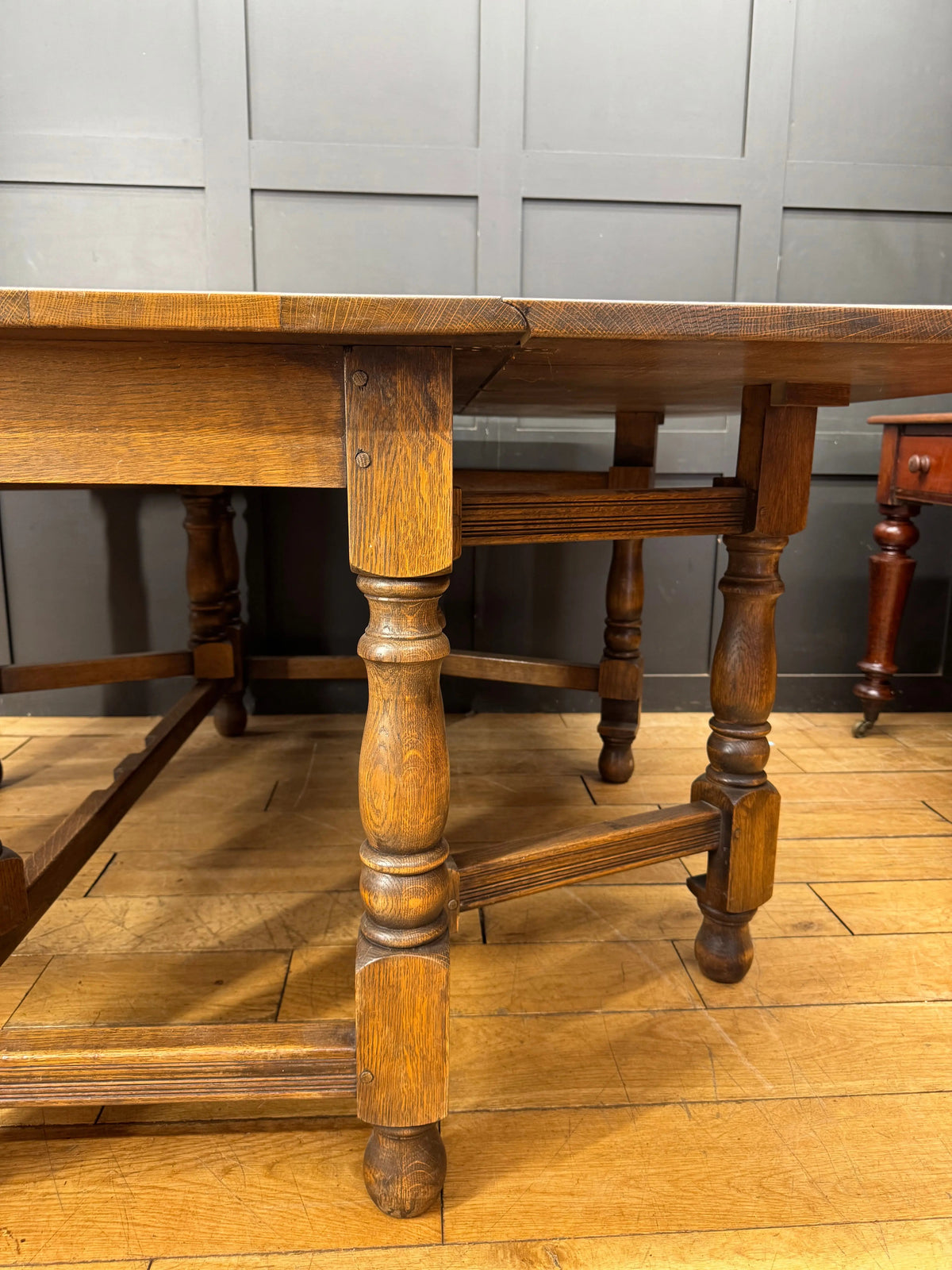 Large Solid Oak Gateleg Dining Table Drop Leaf Kitchen Table Sideboard