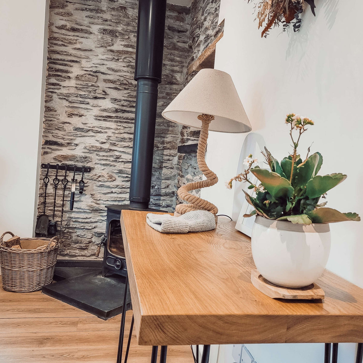 LARIA Oak Entryway Console / Wooden Hall Console